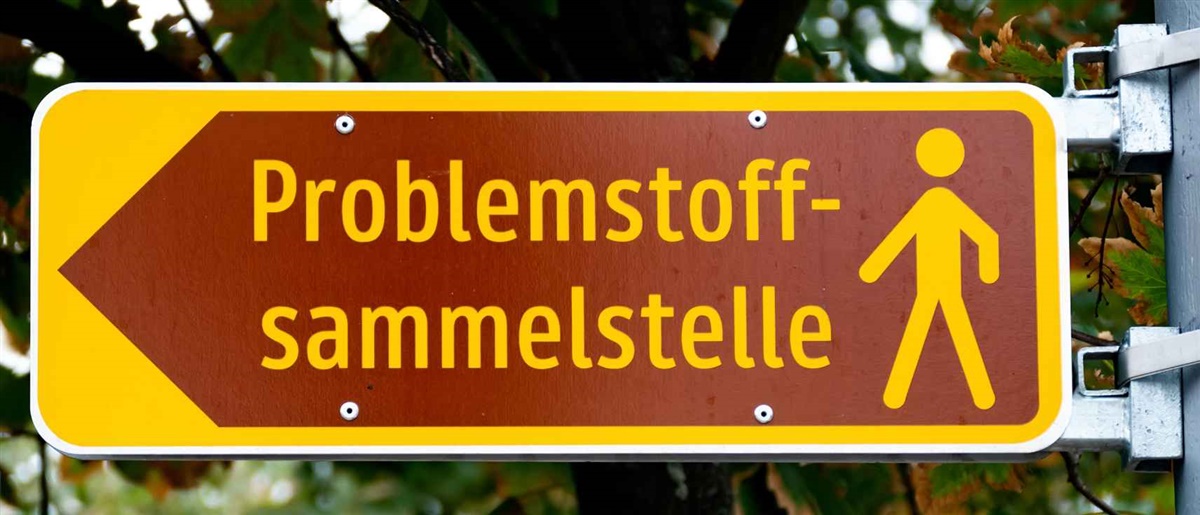 Wegweiser zu einer Problemstoffsammelstelle